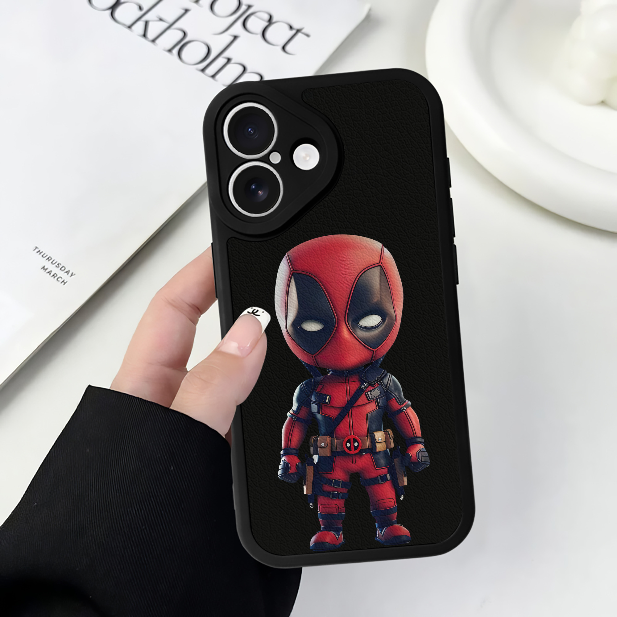 （画像用） Deadpool デッドプール 【iPhone 16シリーズ対応】シリコンスマホケース（レザー調） 材質：シリコン